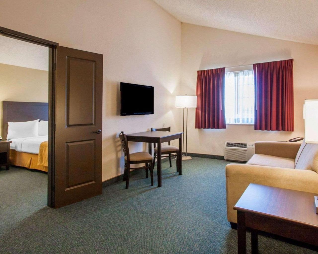 Quality Inn & Suites Springfield Exterior photo