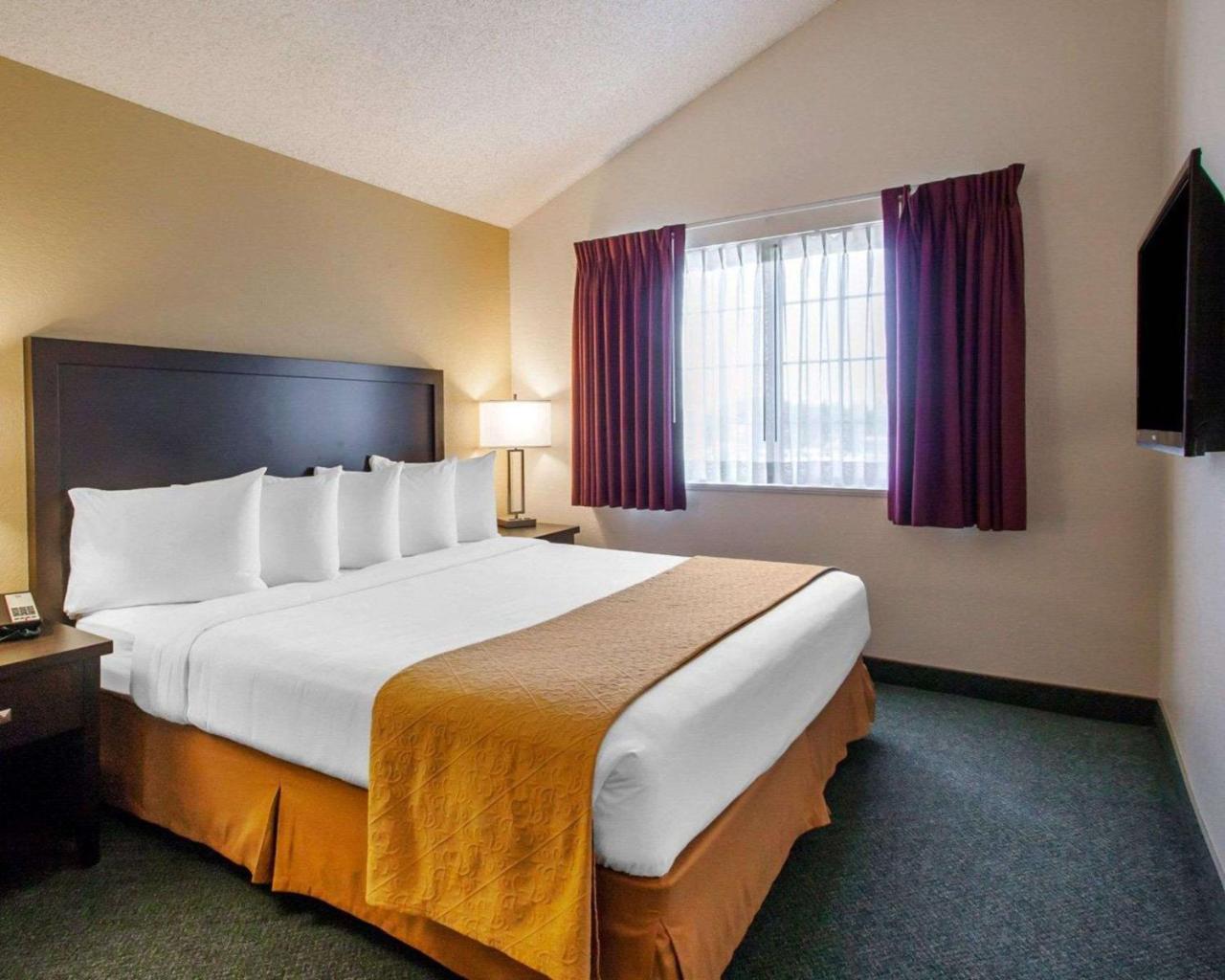 Quality Inn & Suites Springfield Exterior photo